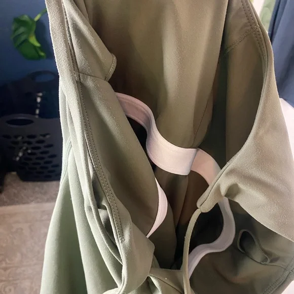 Halara Everyday Softlyzero Crossback Dress with pockets, shorts and sports bra - Picture 5 of 6